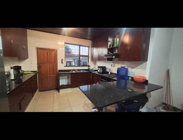 3 BEDROOM HOUSE FOR SALE IN BEZUIDENHOUT VALLEY